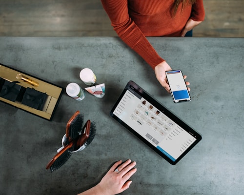 Lokales Geschäft mit Online-Shop Verbindung